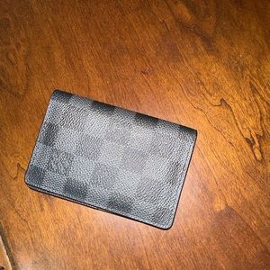 Like new men’s Louis Vuitton wallet
